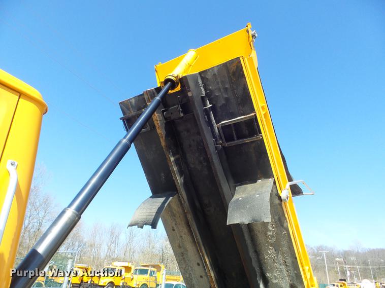 image for item DC7351 2002 International F2554 dump truck