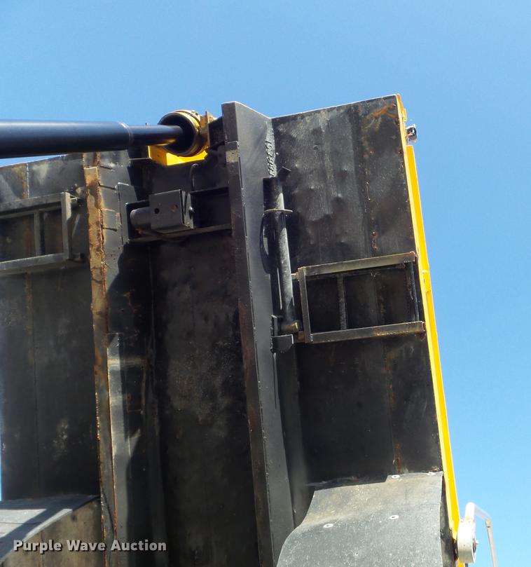 image for item DC7351 2002 International F2554 dump truck