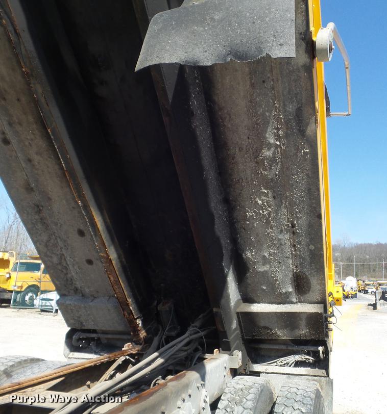 image for item DC7351 2002 International F2554 dump truck