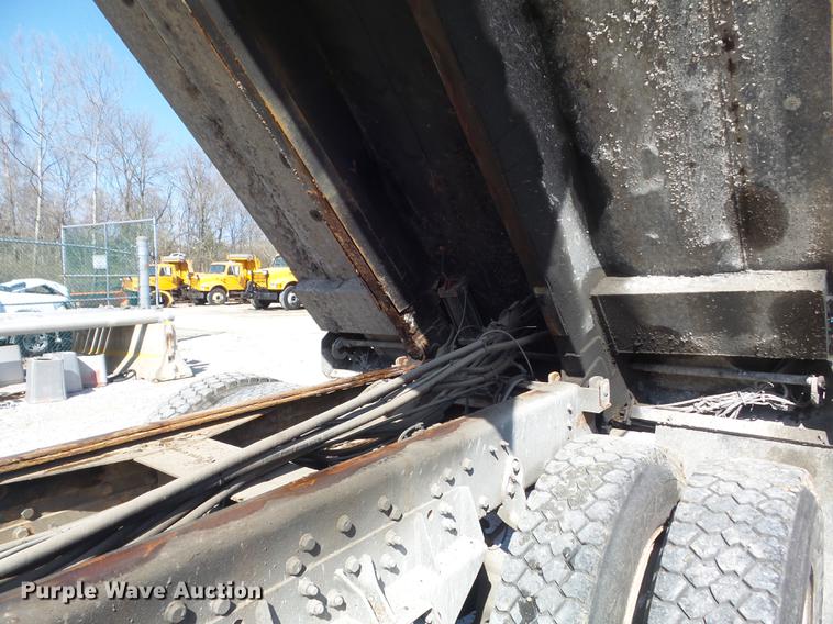 image for item DC7351 2002 International F2554 dump truck