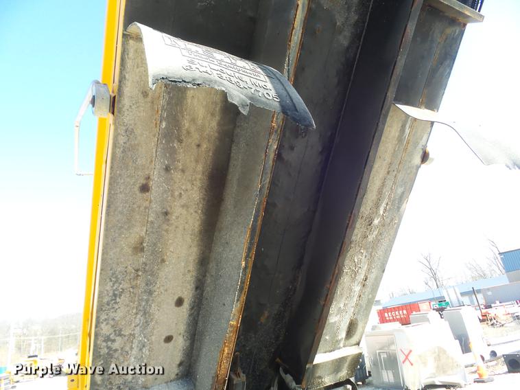 image for item DC7351 2002 International F2554 dump truck