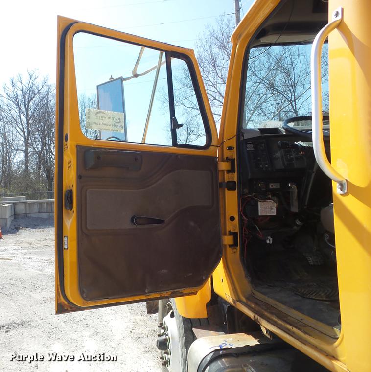 image for item DC7351 2002 International F2554 dump truck