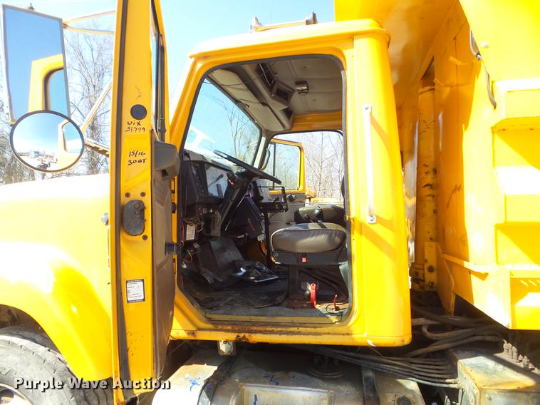 image for item DC7351 2002 International F2554 dump truck