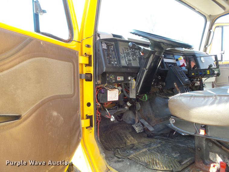 image for item DC7351 2002 International F2554 dump truck