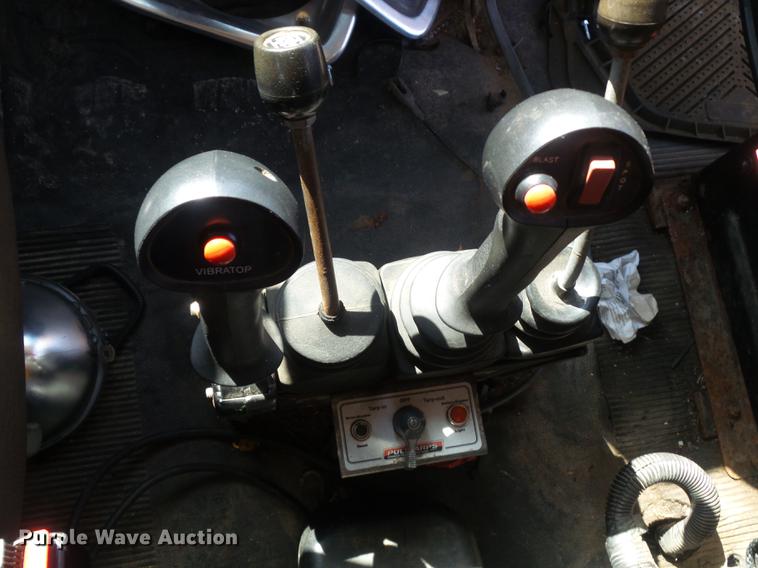 image for item DC7351 2002 International F2554 dump truck