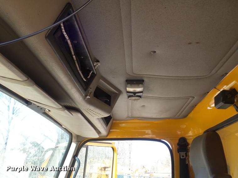 image for item DC7351 2002 International F2554 dump truck