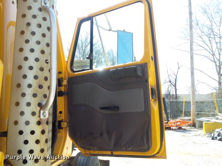 image for item DC7351 2002 International F2554 dump truck