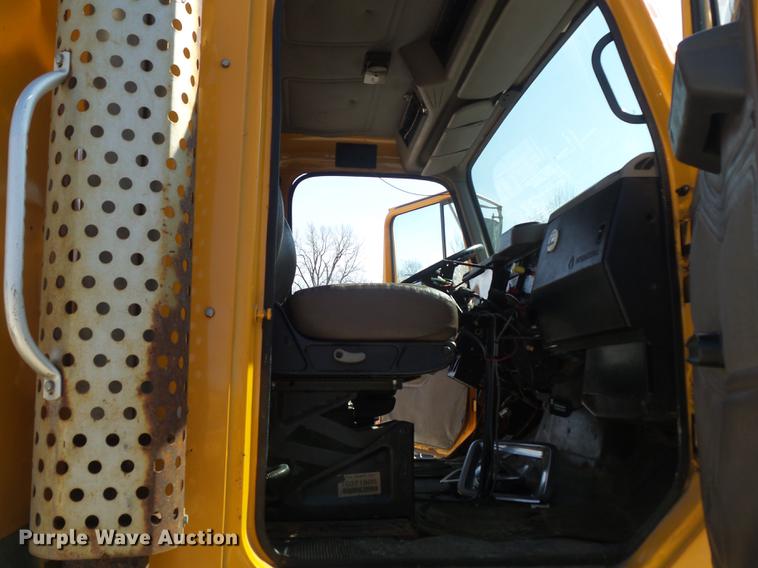 image for item DC7351 2002 International F2554 dump truck