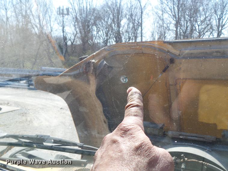 image for item DC7351 2002 International F2554 dump truck