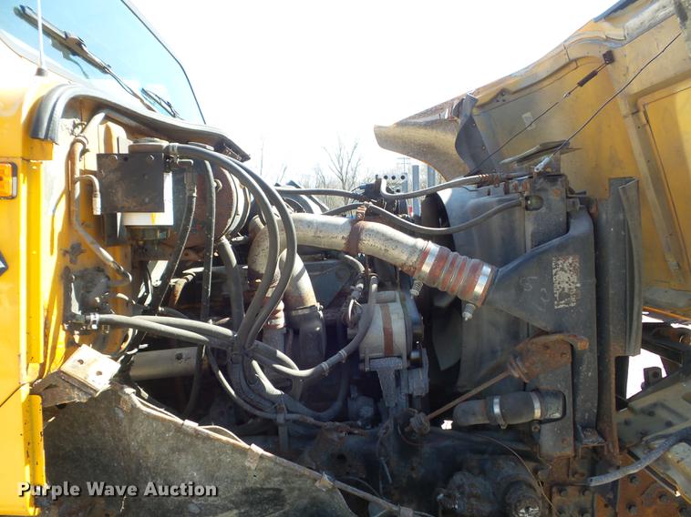 image for item DC7351 2002 International F2554 dump truck