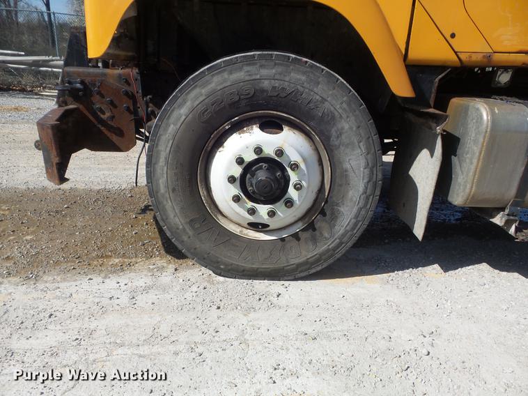 image for item DC7351 2002 International F2554 dump truck