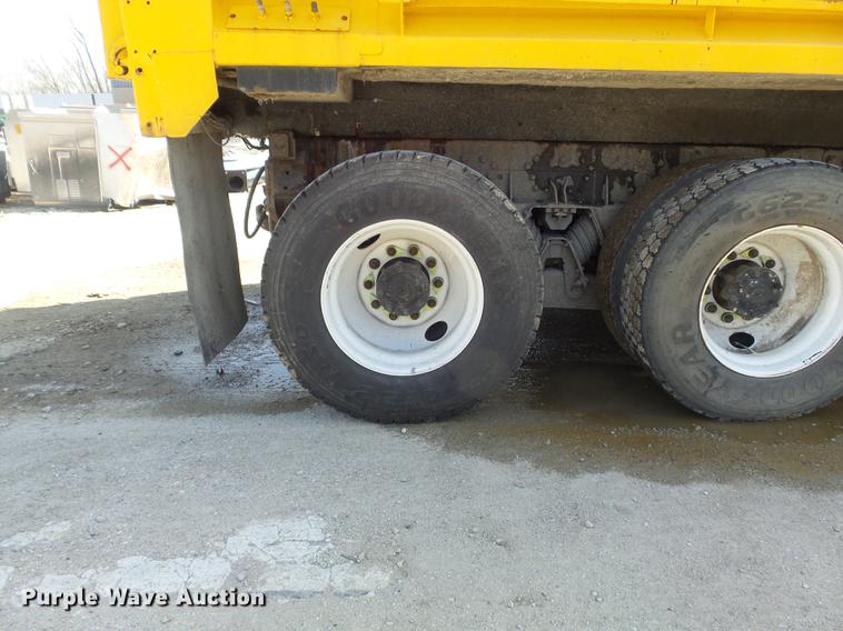 image for item DC7351 2002 International F2554 dump truck
