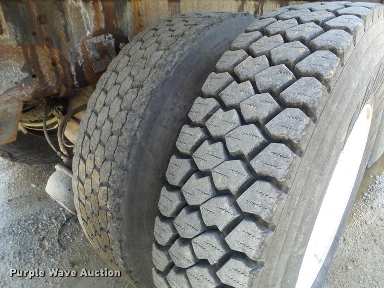 image for item DC7351 2002 International F2554 dump truck