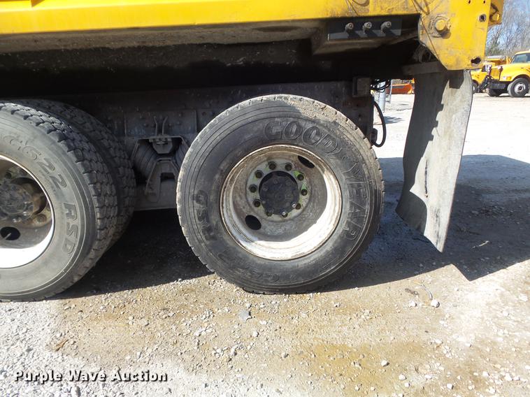 image for item DC7351 2002 International F2554 dump truck