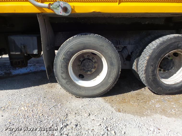 image for item DC7351 2002 International F2554 dump truck