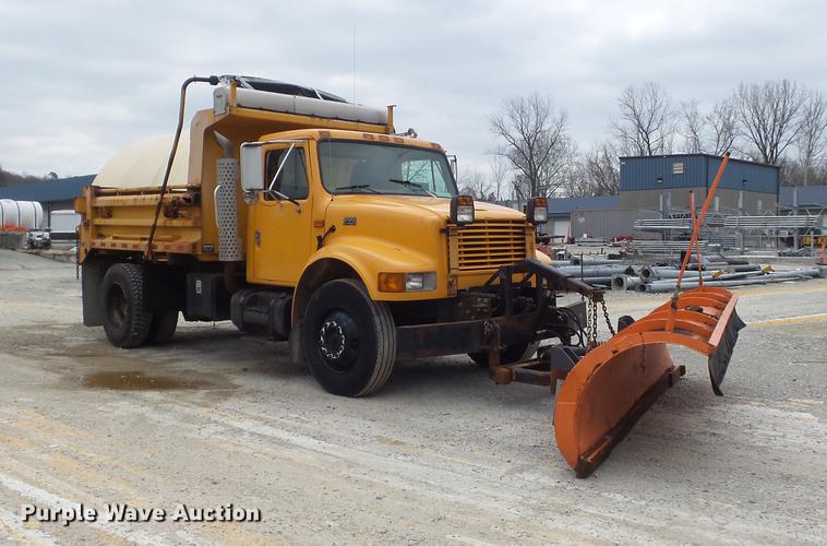 image for item DC7353 2001 International 4900 dump truck