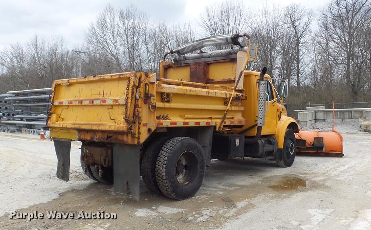 image for item DC7353 2001 International 4900 dump truck