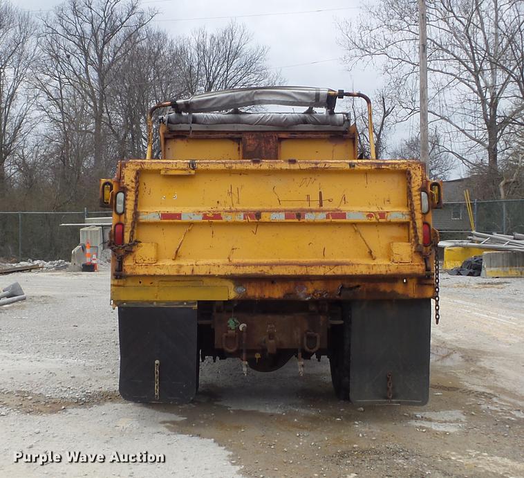 image for item DC7353 2001 International 4900 dump truck