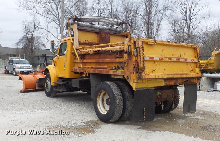 image for item DC7353 2001 International 4900 dump truck