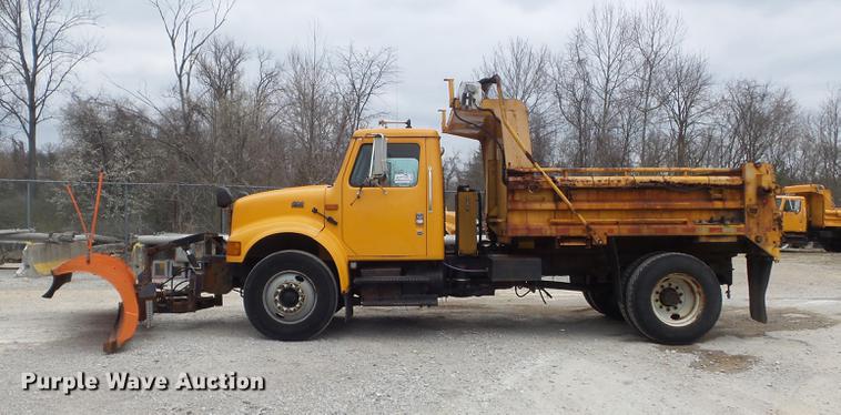 image for item DC7353 2001 International 4900 dump truck