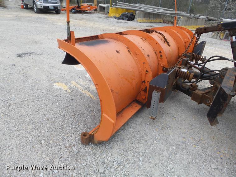 image for item DC7353 2001 International 4900 dump truck