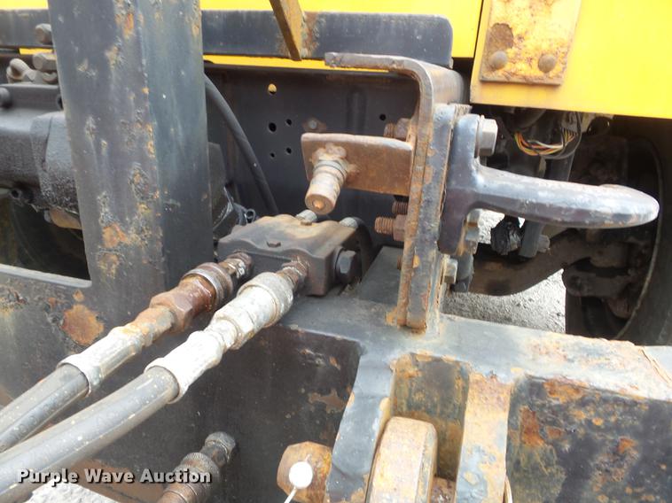 image for item DC7353 2001 International 4900 dump truck