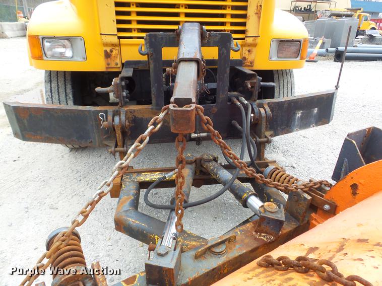 image for item DC7353 2001 International 4900 dump truck