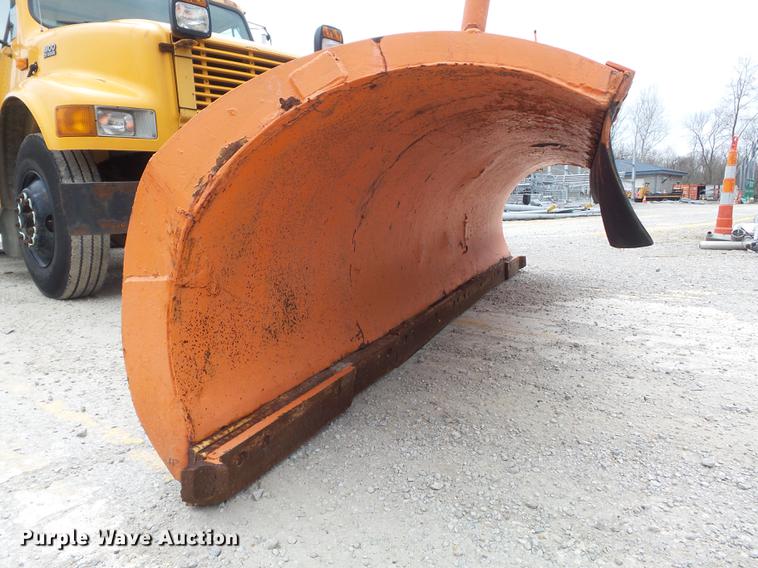 image for item DC7353 2001 International 4900 dump truck