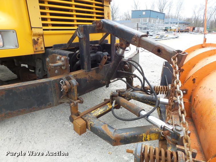 image for item DC7353 2001 International 4900 dump truck