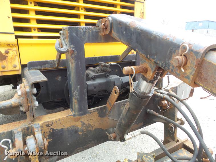 image for item DC7353 2001 International 4900 dump truck