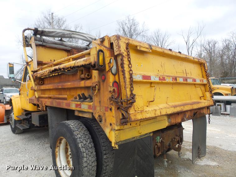 image for item DC7353 2001 International 4900 dump truck