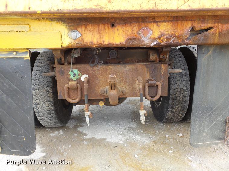 image for item DC7353 2001 International 4900 dump truck