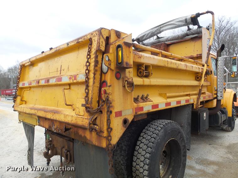 image for item DC7353 2001 International 4900 dump truck
