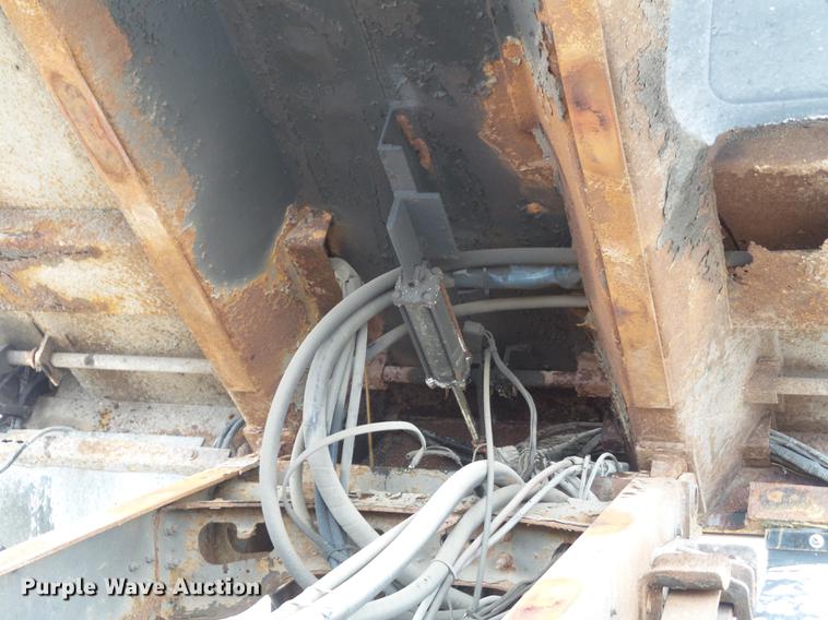 image for item DC7353 2001 International 4900 dump truck