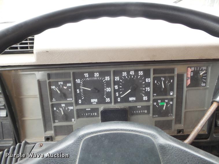 image for item DC7353 2001 International 4900 dump truck