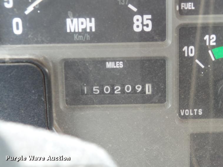 image for item DC7353 2001 International 4900 dump truck