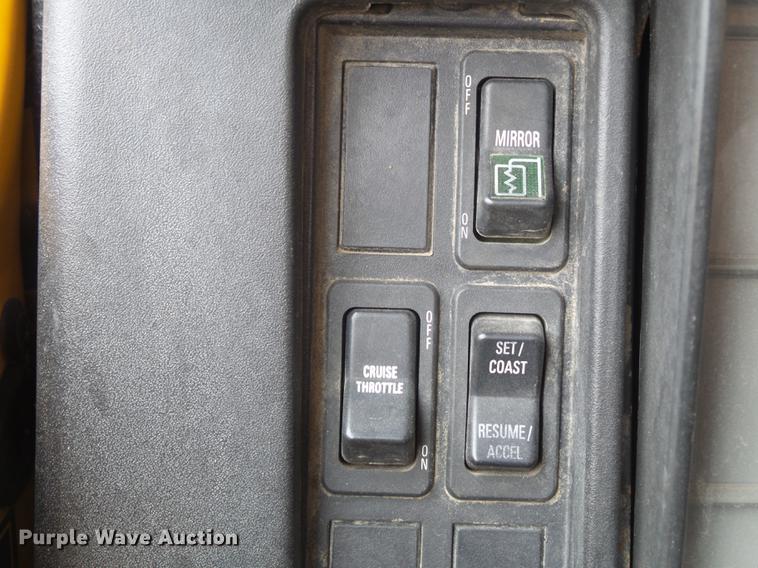 image for item DC7353 2001 International 4900 dump truck