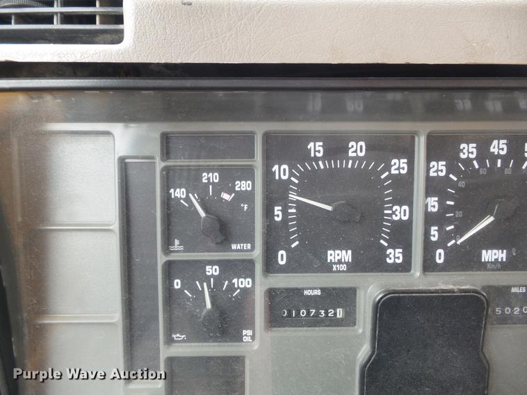 image for item DC7353 2001 International 4900 dump truck