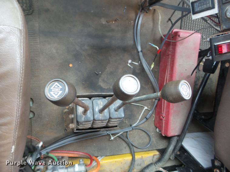 image for item DC7353 2001 International 4900 dump truck