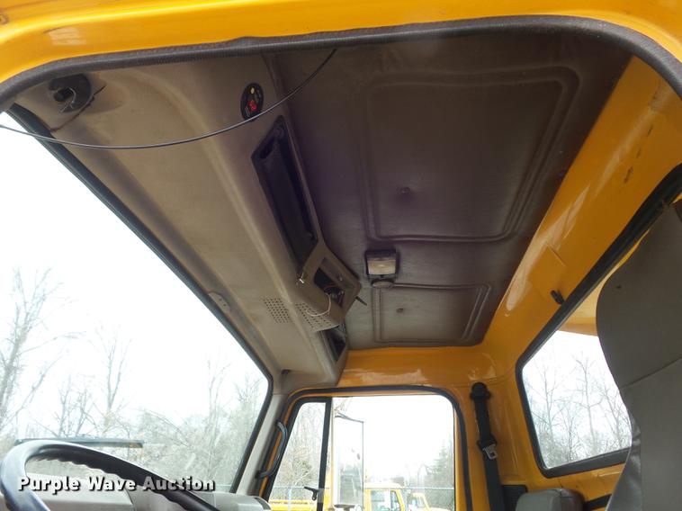 image for item DC7353 2001 International 4900 dump truck