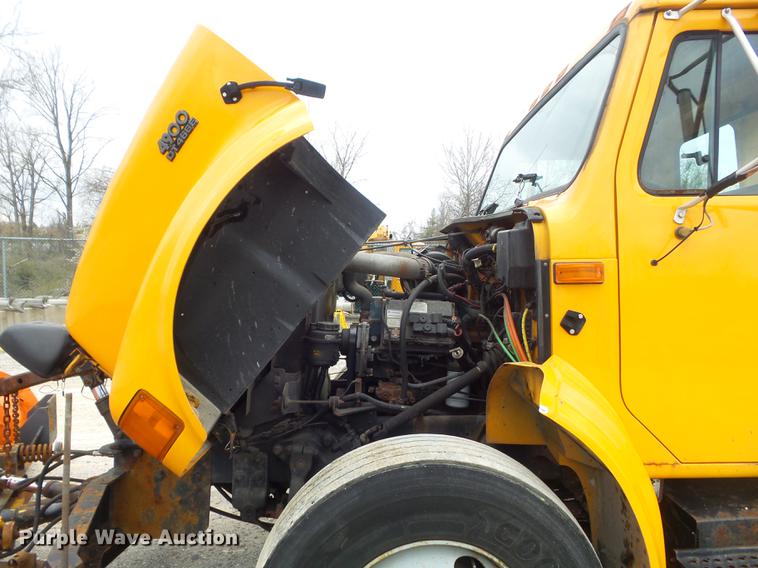 image for item DC7353 2001 International 4900 dump truck