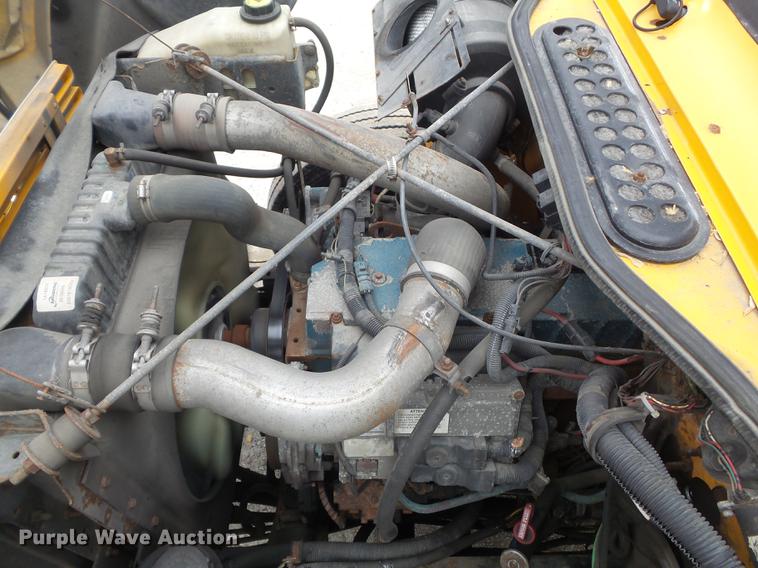 image for item DC7353 2001 International 4900 dump truck