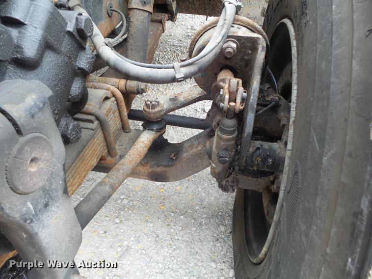 image for item DC7353 2001 International 4900 dump truck