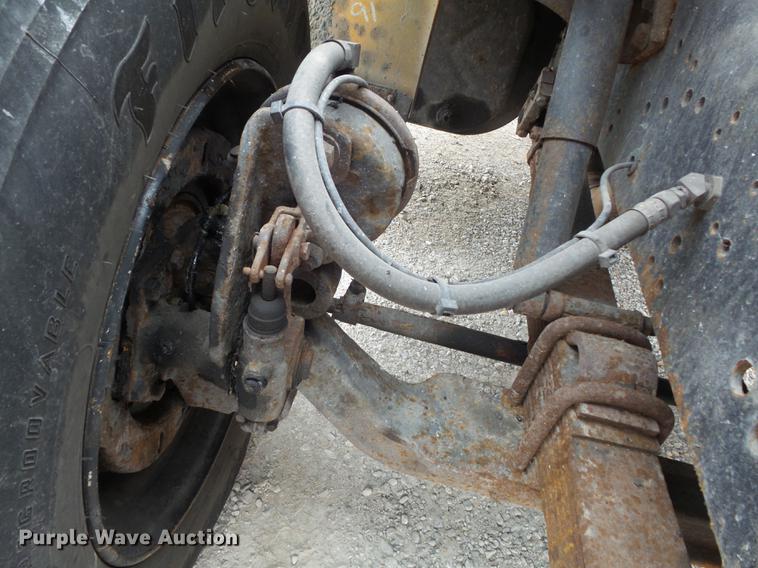 image for item DC7353 2001 International 4900 dump truck