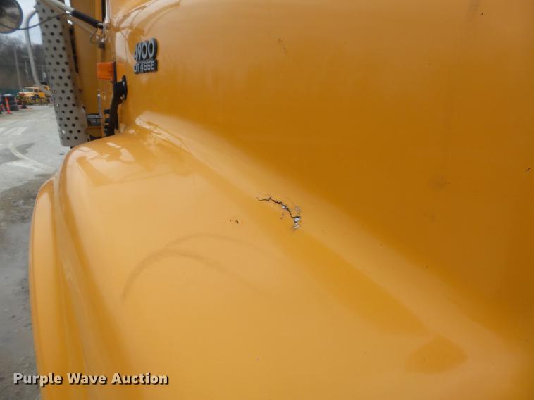 image for item DC7353 2001 International 4900 dump truck