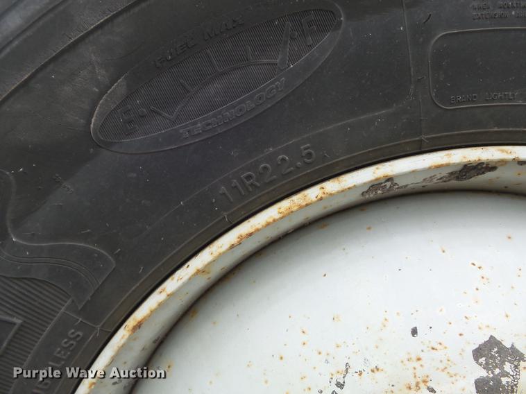 image for item DC7353 2001 International 4900 dump truck