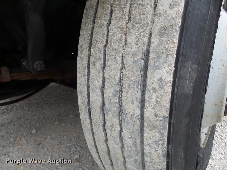 image for item DC7353 2001 International 4900 dump truck