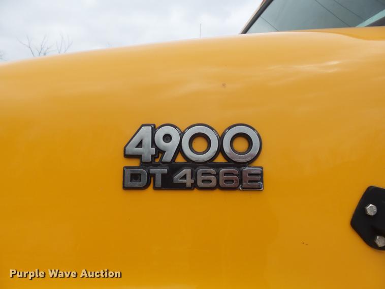 image for item DC7353 2001 International 4900 dump truck