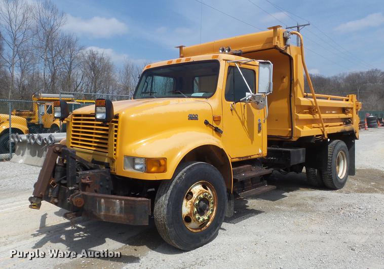 image for item DC7354 2000 International 4900 dump truck