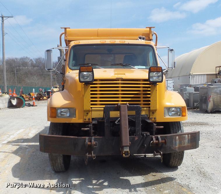 image for item DC7354 2000 International 4900 dump truck